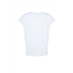 Beyaz Boyfriend V Yaka Yırtmaçlı %100 Pamuk Örme T-Shirt TBBSS22BF0036