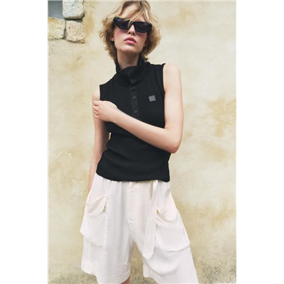 RIBBED TOP WITH LABEL