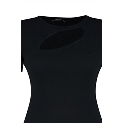 Siyah Fitiili Cut-Out Detaylı Crop Örme Bluz TBBSS22AF00020