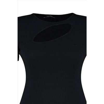 Siyah Fitiili Cut-Out Detaylı Crop Örme Bluz TBBSS22AF00020