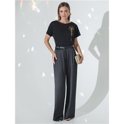 Нарядная футболка с блестящим принтом