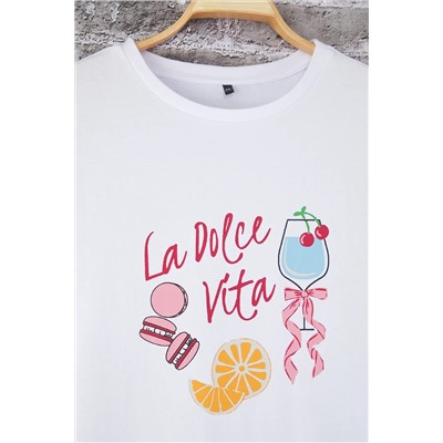 Beyaz Kokteyl Baskılı Boyfriend Fit Büyük Beden T-shirt TBBSS25BF00068