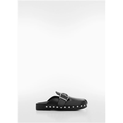 Zueco piel tachuelas