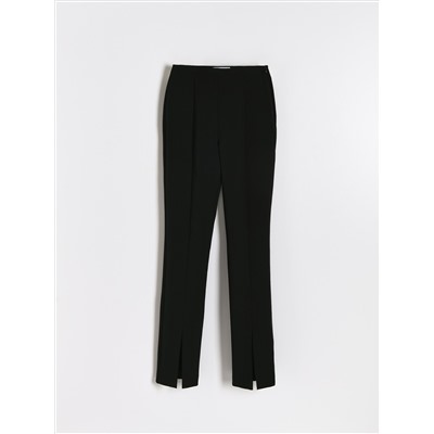 Seitlich geteilte Hose