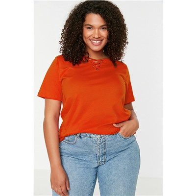Kırmızı Yaka Detaylı Boyfriend Fit %100 Pamuk Örme Büyük Beden T-Shirt TBBSS22TS1027