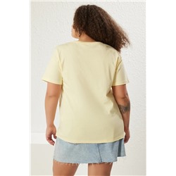 Sarı Boyfriend Çiçek Nakış Detaylı %100 Pamuk Örme Büyük Beden T-shirt TBBSS24BF00029
