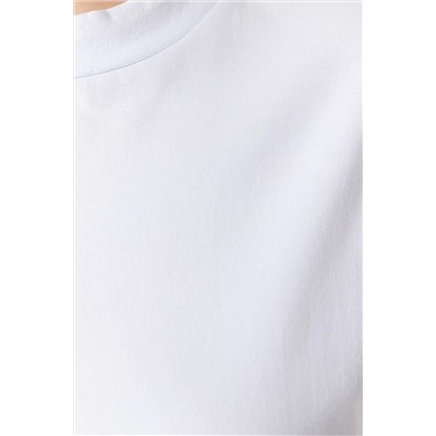 Beyaz Lacivert Yakası Ribanalı Boyfriend %100 Pamuk Örme T-shirt TBBSS23BF00019