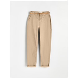 Chinohose mit Gürtel