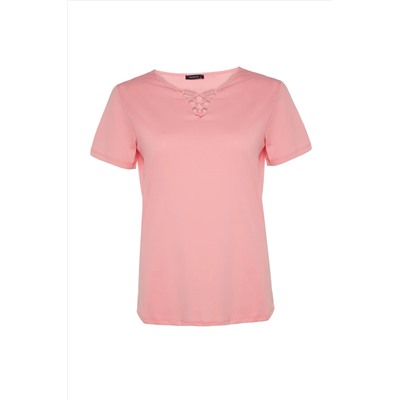 Pembe Yaka Detaylı Boyfriend Fit %100 Pamuk Örme Büyük Beden T-Shirt TBBSS22TS1027