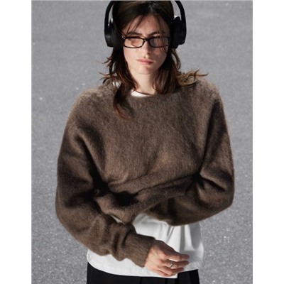 Женский свитер свободного покроя