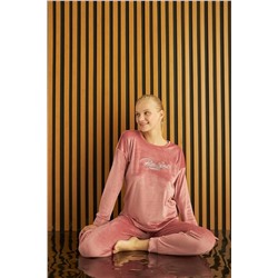 Meba Kadın Kışlık Fransız Kadife Kumaş Yazı Baskılı Pudra Pijama Takımı -25 PJMN-4200