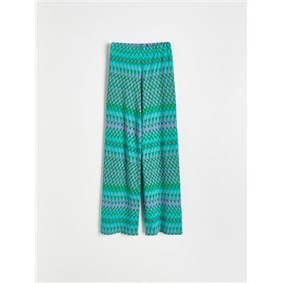 Hose mit originellem Druckmuster