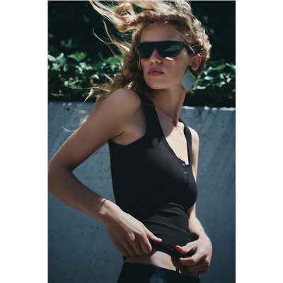 BUTTONED RIBBED T-SHIRT