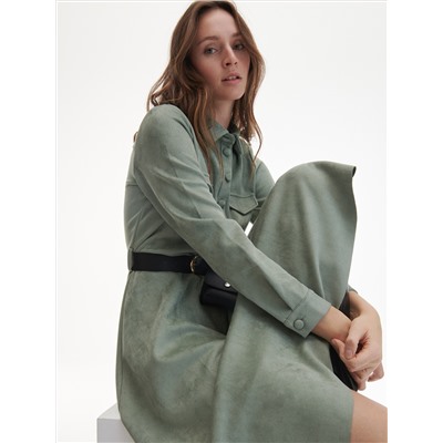 Kleid mit dekorativem Gürtel