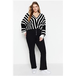 Trendyol Curve Siyah İspanyol Paça Jeans TBBAW23CJ00033