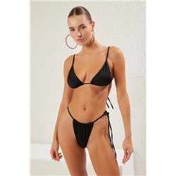 TRENDYOLMİLLA Siyah Üçgen Bağlamalı High Leg Brazilian Bikini Takımı TBESS22BT0046