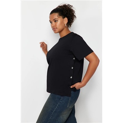 Siyah Boyfriend Fit Yanda Çıt Çıt Detaylı %100 Pamuk Örme Büyük Beden T-shirt TBBSS24BF00000