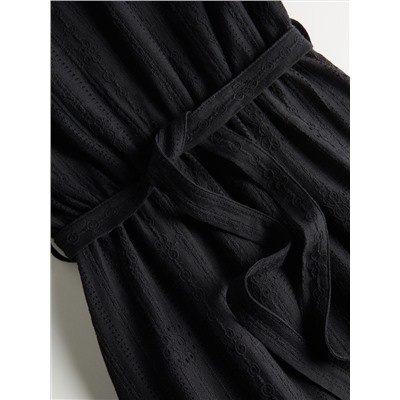 Kleid mit Lochmuster