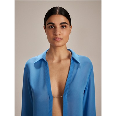 Hemdbluse mit Kettendetail