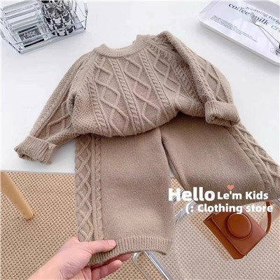 Вязанный костюм для девочек