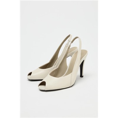LEATHER HEELED SANDALS WITH OPENING DETAIL