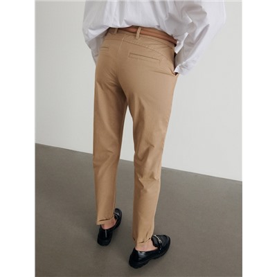 Chinohose mit Gürtel