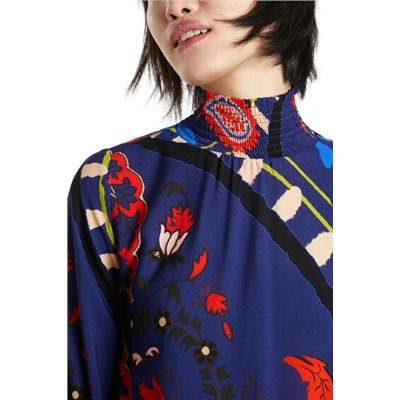 Blusa loose cuello alto