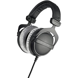 beyerdynamic DT 770 PRO 80 Ohm Over-Ear-Studiokopfhörer in schwarz. Geschlossene Bauweise, kabelgebunden für professionelles Recording und Monitoring