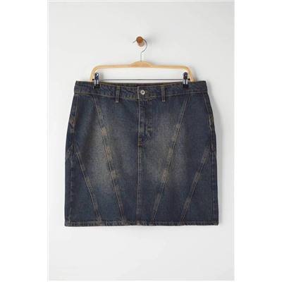 More Sustainable Koyu Mavi Yüksek Bel Dikiş Detaylı Mini Denim Büyük Beden Etek TBBAW26AZ00037