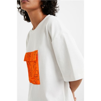 Camiseta bolsillo flores
