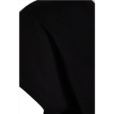 Siyah Boyfriend V Yaka Yırtmaçlı %100 Pamuk Örme T-Shirt TBBSS22BF0036