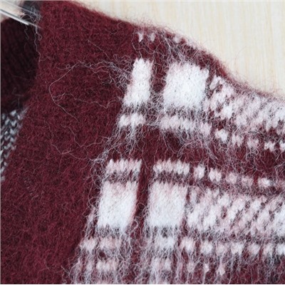 Жилет-свитер в жаккардовую клетку с контрастным узором  CO*S