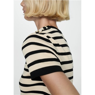 Camiseta contraste botones
