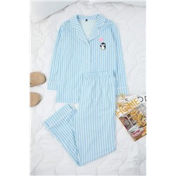 Açık Mavi Çizgili Gömlek Yaka Biyeli Örme Pijama Takımı TBBAW25AI00052