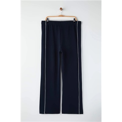 Lacivert Straight Fit Beyaz Biye Detaylı Örme Krep Büyük Beden Pantolon TBBAW26AR00005