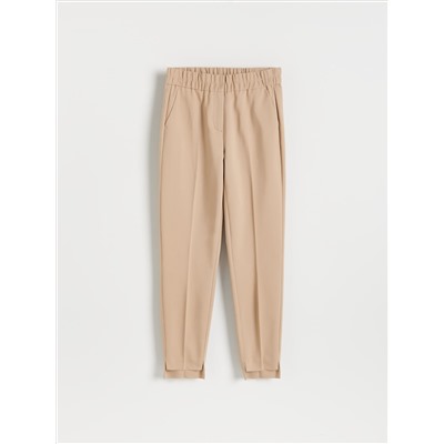 Zigarettenhose mit elastischem Bund