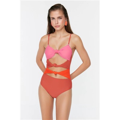 TRENDYOLMİLLA Çok Renkli Cut Out Detaylı Mayo TBESS22MA0155