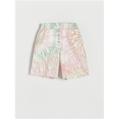 Shorts in Batik-Optik