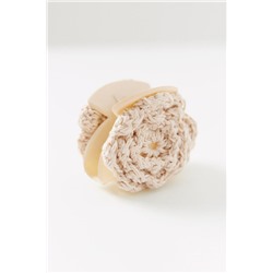 Pinza pelo flor blanca