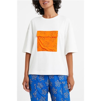 Camiseta bolsillo flores