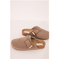 Zapatillas tipo zueco beige