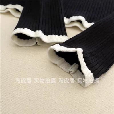 Женский приталенный пуловер с воротником и контрастной отделкой H&*M