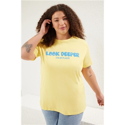 Sarı Slogan Baskılı Boyfriend %100 Pamuk Örme Büyük Beden T-shirt TBBSS24BF00036