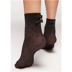 Kurze Socken aus getupftem Tüll mit Schleifen