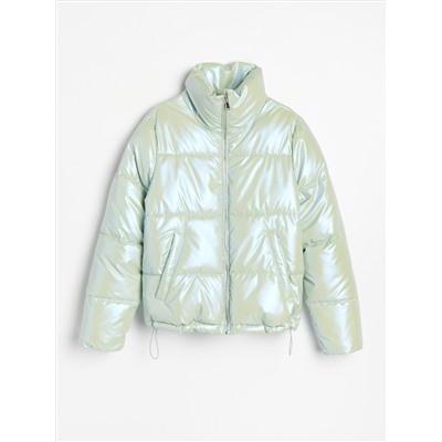 Pufferjacke mit holographischer Oberfläche