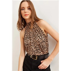 Olalook, Kadın Camel Leopar Yaka Düğmeli Halter Yaka Dökümlü Bluz BLZ-19002673