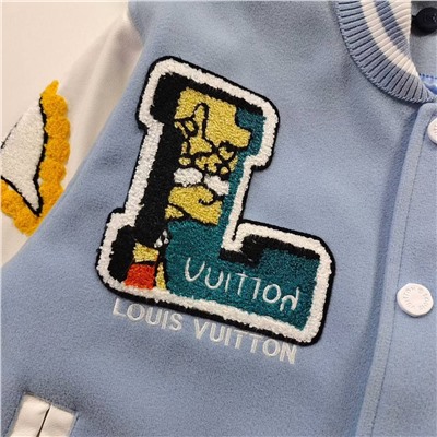 Бомбер с вышииыми персонажами Simpso*n от Loui*s Vuitto*n
