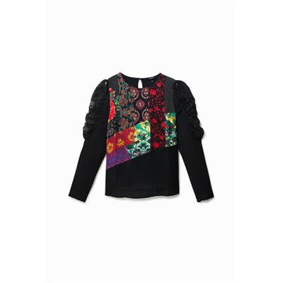 Blusa patch digital mangas encaje