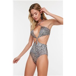 TRENDYOLMİLLA Animal Desenli Cut Out Detaylı Mayo TBESS22MA0212