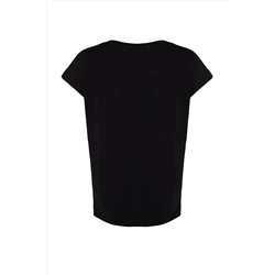 Siyah Boyfriend V Yaka Yırtmaçlı %100 Pamuk Örme T-Shirt TBBSS22BF0036